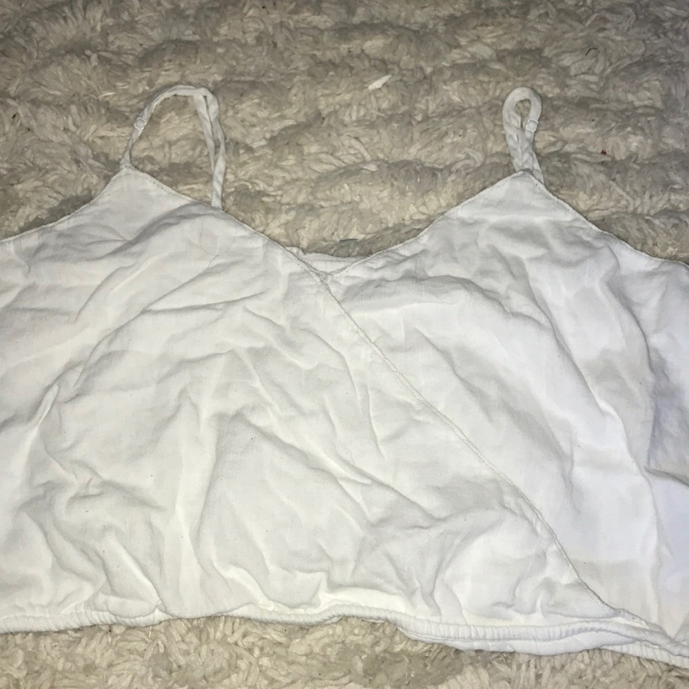 Cropped white shirt !